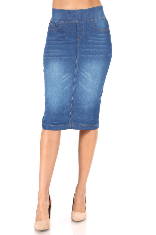 Load image into Gallery viewer, Women&amp;#39;s Juniors High Waisted Shaping Pull-On Stretch Denim Mid Length Skirt in Indigo Wash Size L - L,Juniors,Indigo
